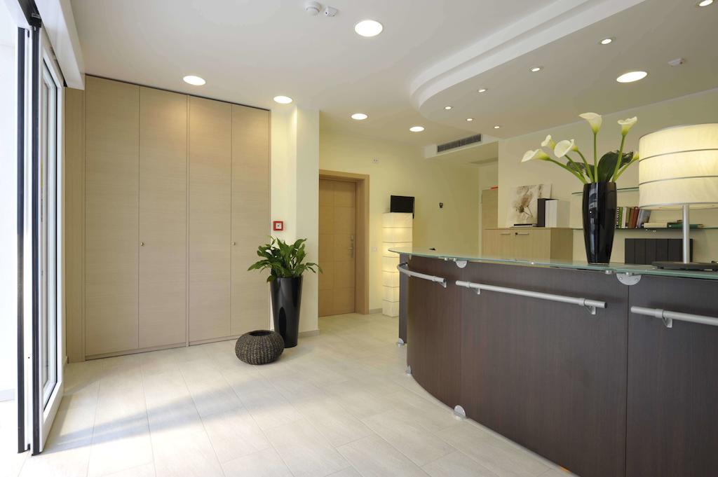 Residence Hotel Rubino Fogliano Marina Exteriör bild