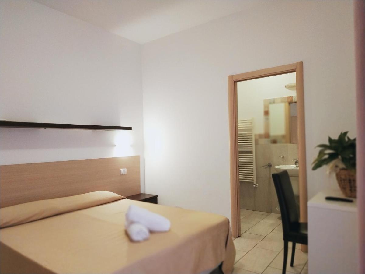 Residence Hotel Rubino Fogliano Marina Exteriör bild