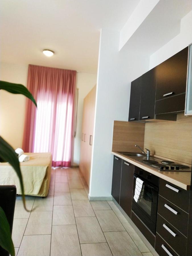 Residence Hotel Rubino Fogliano Marina Exteriör bild